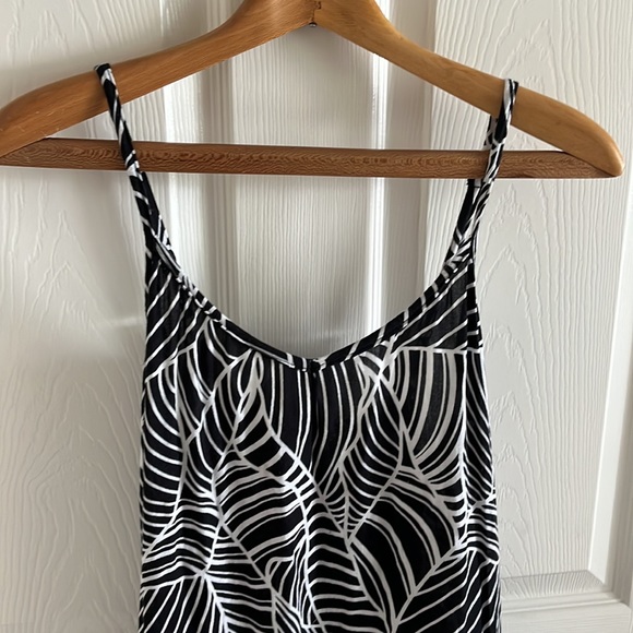 Black & White Patterned Flowy Thin Strap Swing Dress Size Medium - Picture 2 of 6